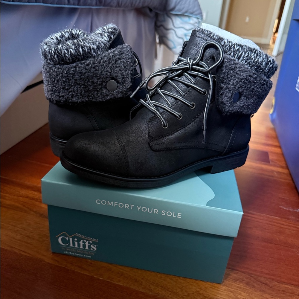 Cliffs by WHITE MOUNTAIN Black and Gray Ankle Boots